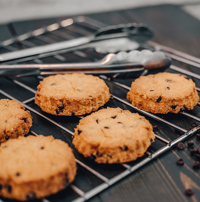 Keto Chocolate Chip Cookies